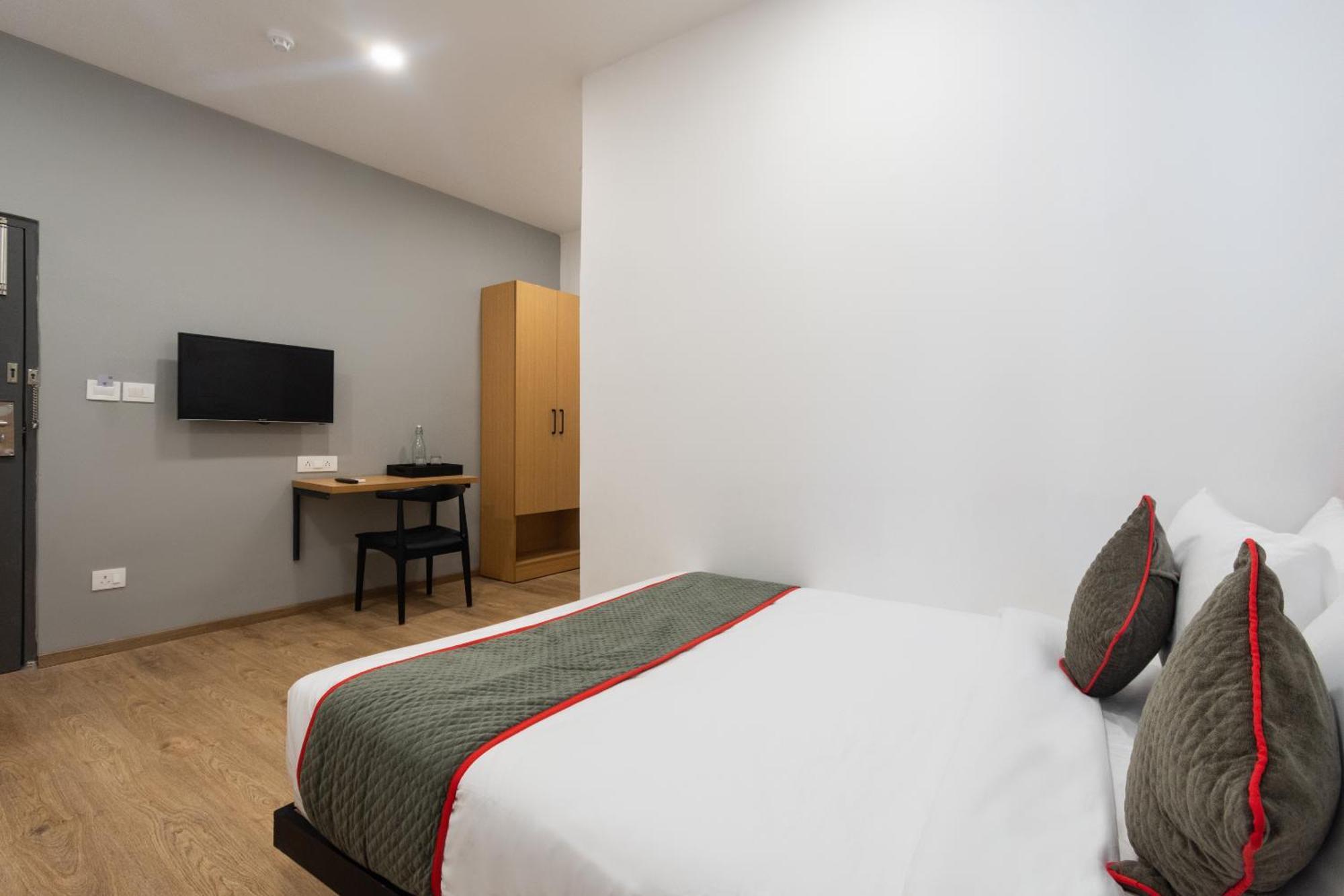 Townhouse Hotel Mannat International Колката Екстериор снимка