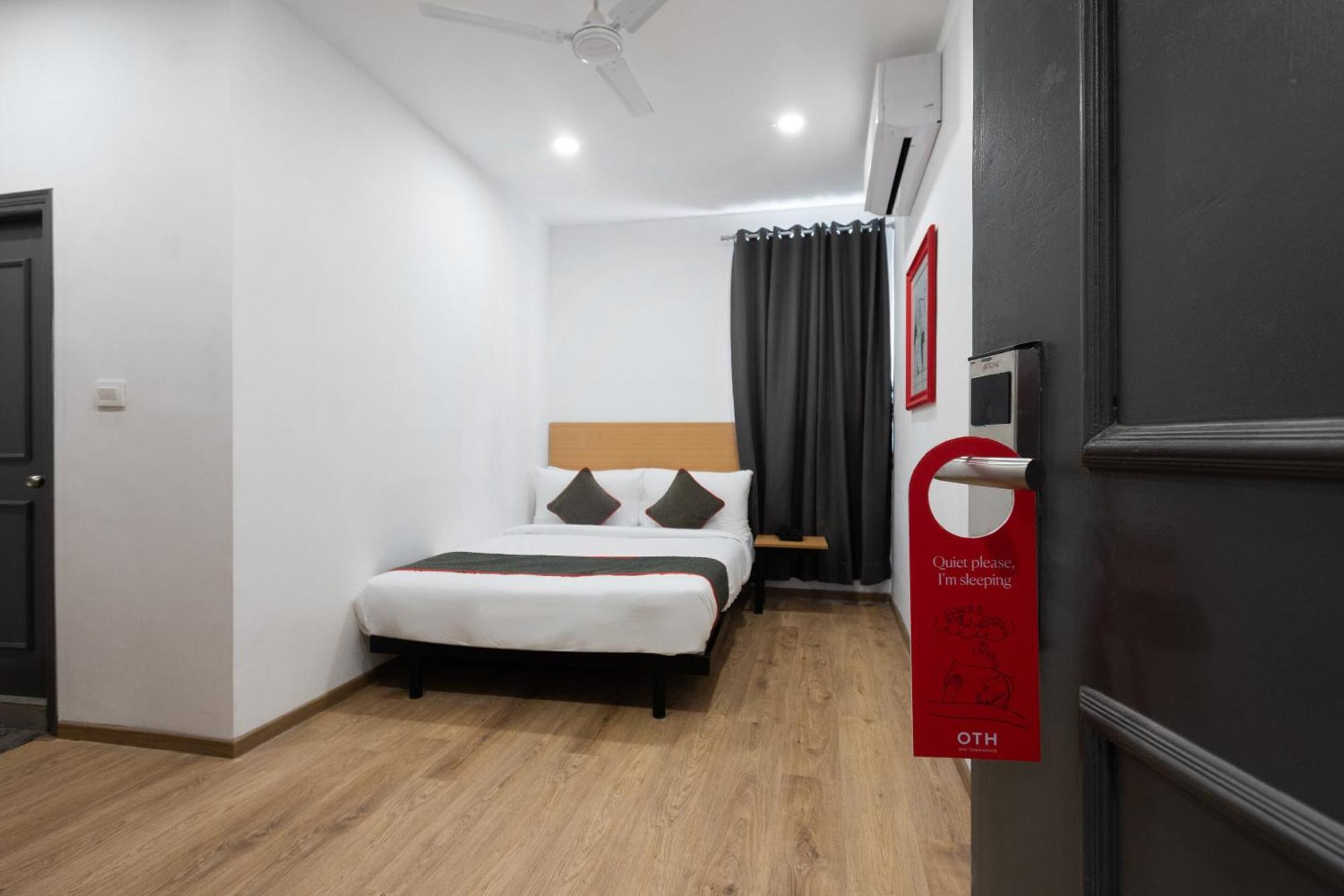 Townhouse Hotel Mannat International Колката Екстериор снимка