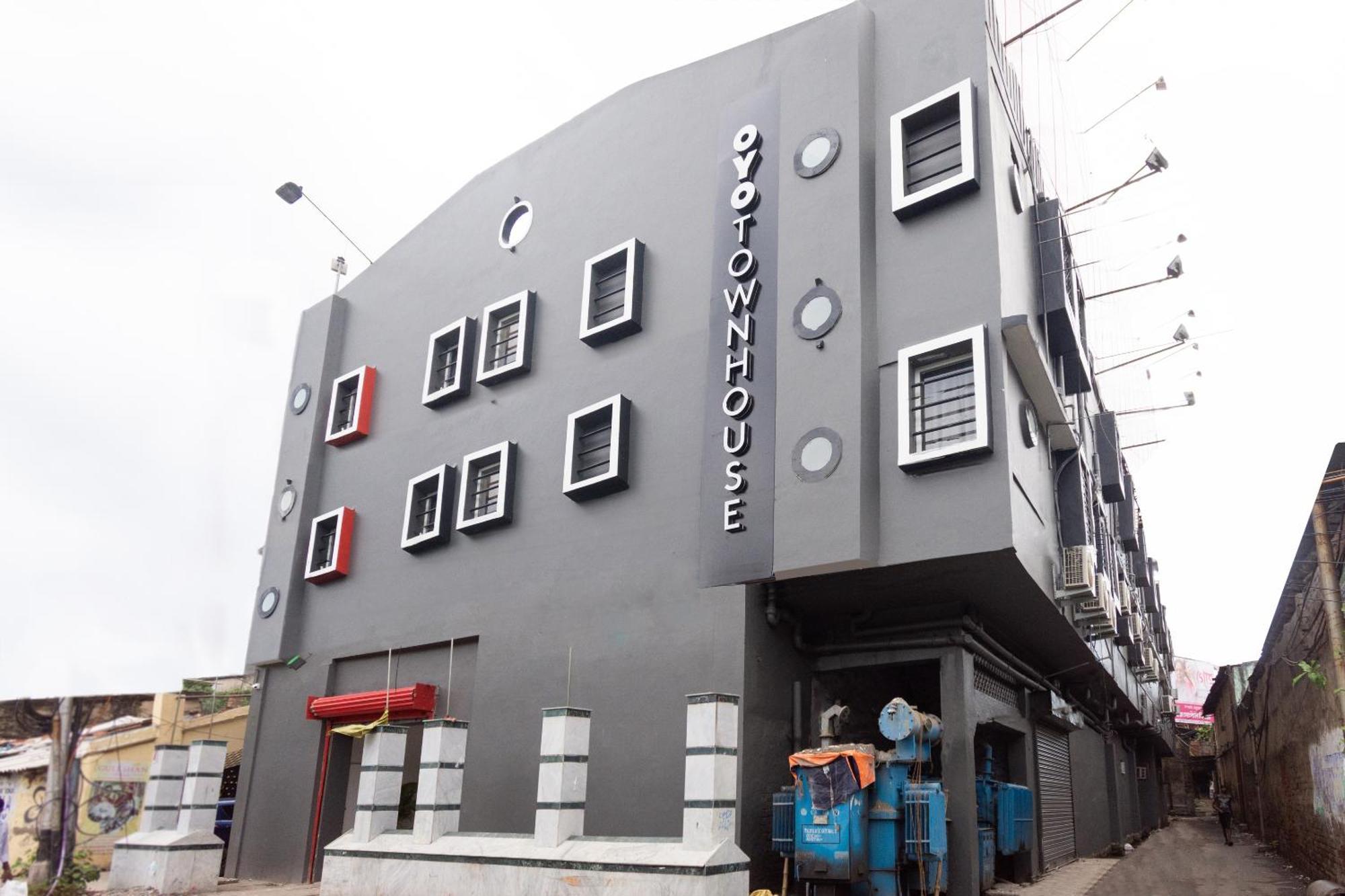 Townhouse Hotel Mannat International Колката Екстериор снимка