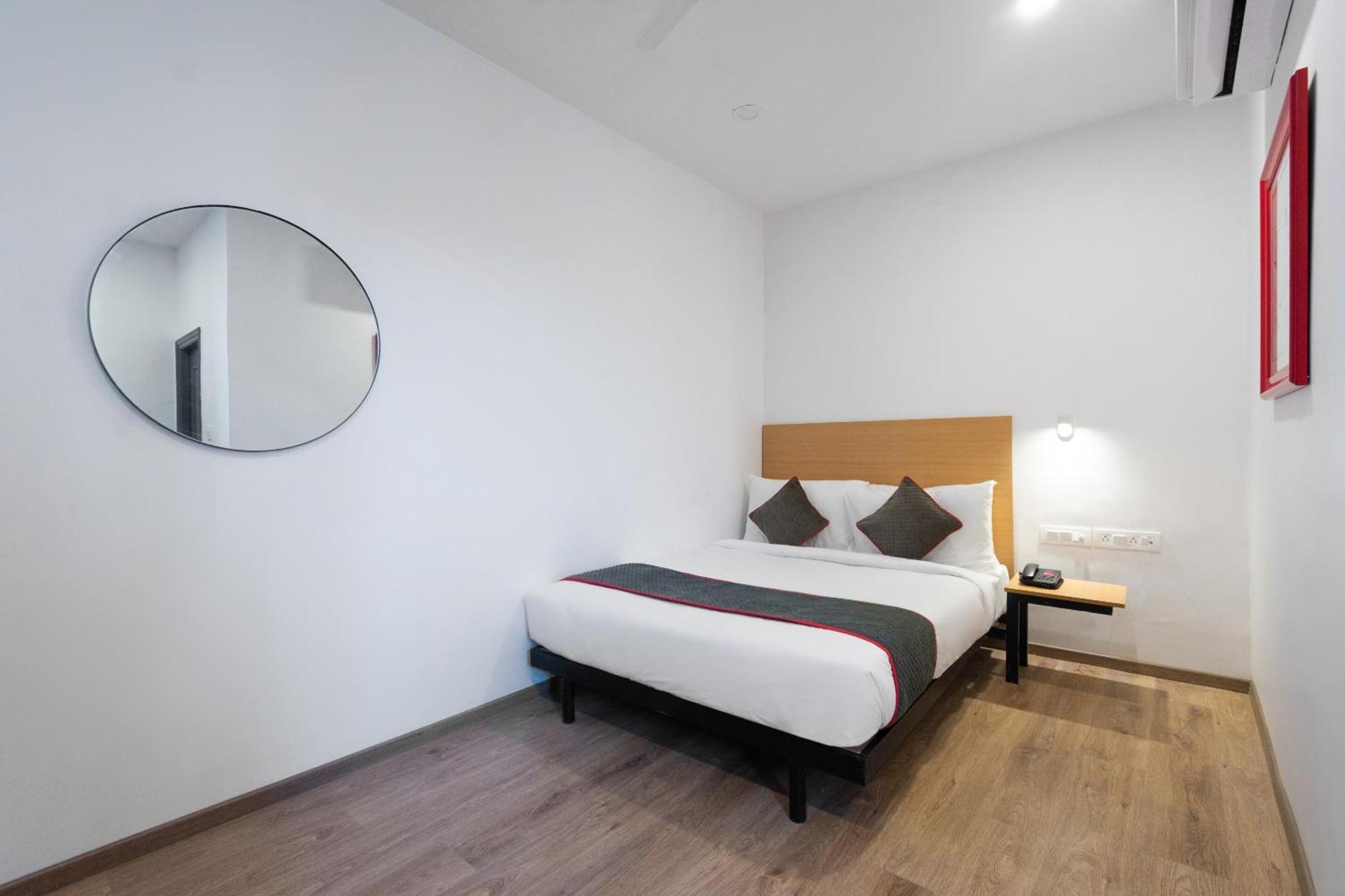 Townhouse Hotel Mannat International Колката Екстериор снимка